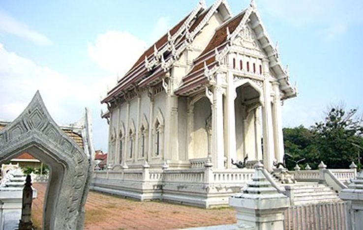 Wat Chonprathan Rangsarit  Trip Packages